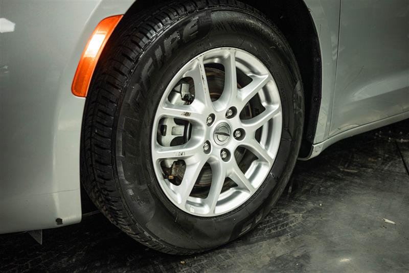 Used 2023 Chrysler Voyager LX FWD image 3