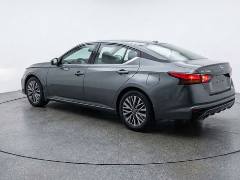 Used 2025 Nissan Altima 2.5 SV FWD image 6