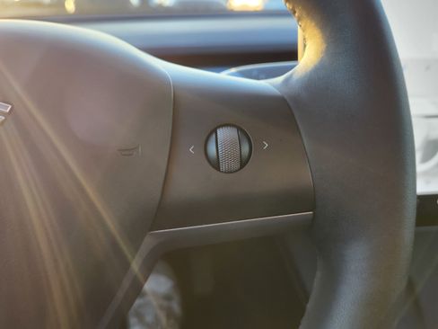 Used 2023 Tesla Model 3 Standard Range image 32