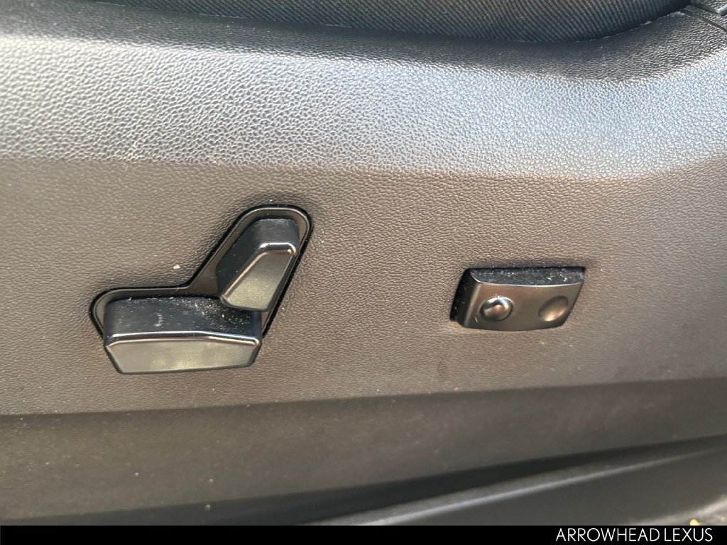 Used 2016 Chrysler Town & Country Touring FWD image 14