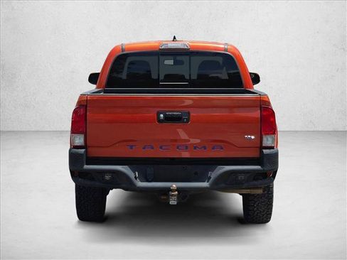 Used 2017 Toyota Tacoma TRD Sport AWD/4WD image 6