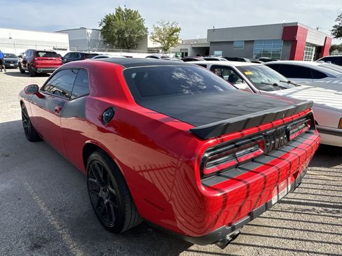 Used 2017 Dodge Challenger R/T w/ Quick Order Package 22P T/A RWD image 4