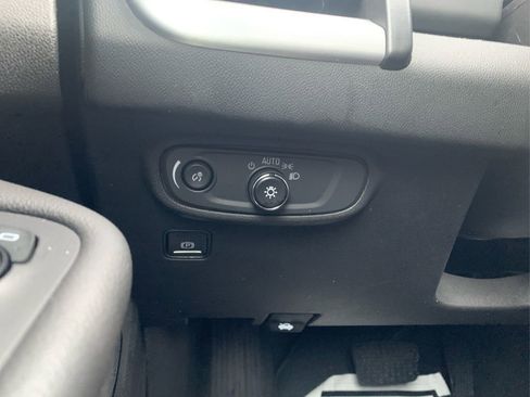 Used 2023 GMC Terrain SLE w/ Driver Convenience Package image 18