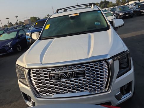 Used 2021 GMC Yukon Denali w/ Denali Premium Package RWD image 2