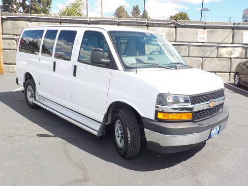 Used 2017 Chevrolet Express 3500 LT w/ LT Preferred Equipment Group RWD image 5