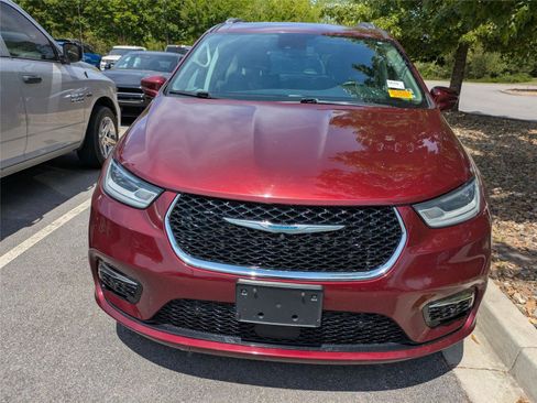 Used 2021 Chrysler Pacifica Touring-L image 6