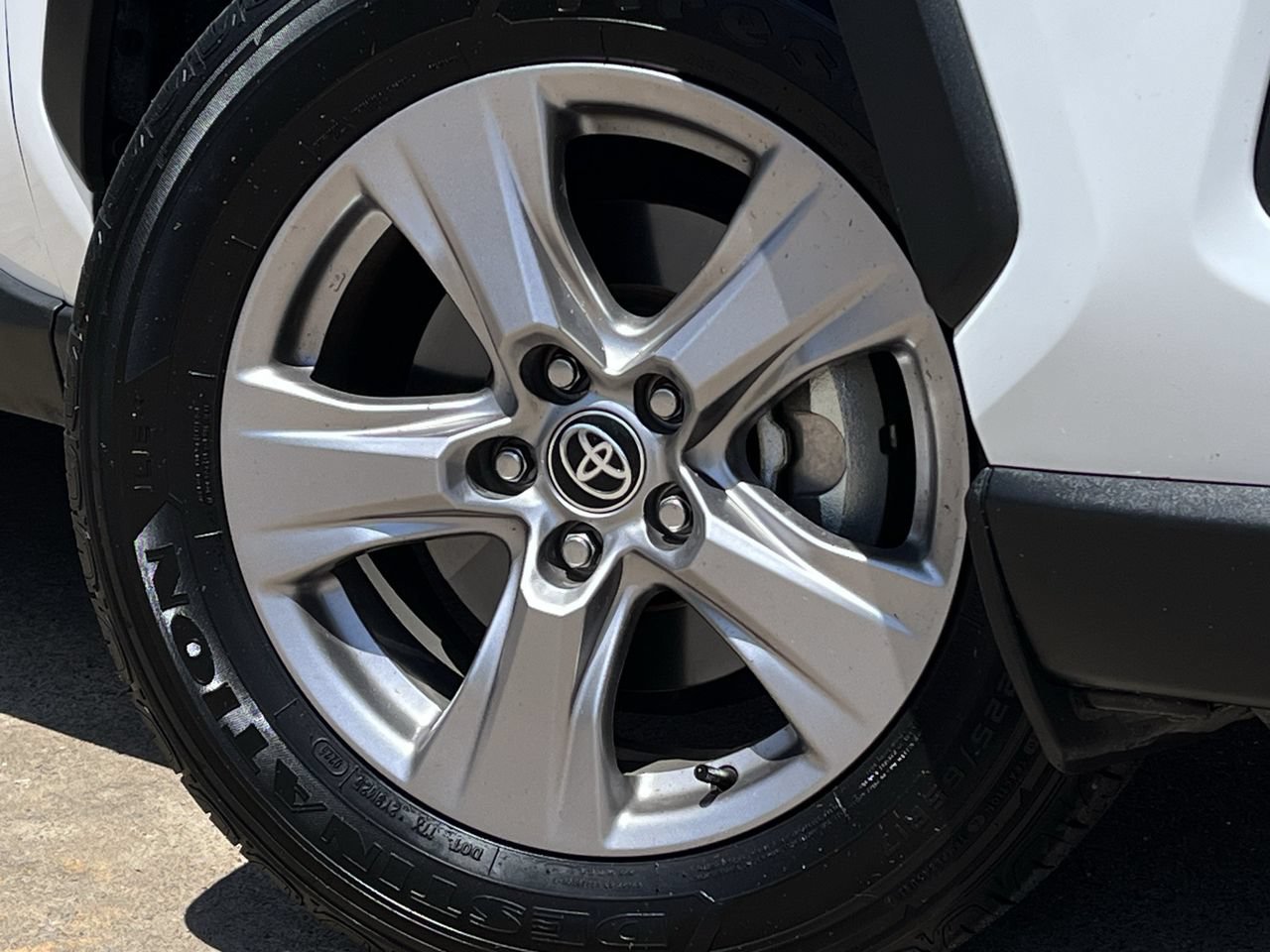 Used 2025 Toyota RAV4 XLE FWD image 28