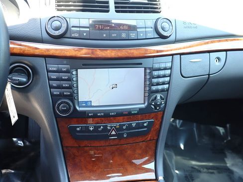 Used 2005 Mercedes-Benz E 500 4MATIC Sedan image 26