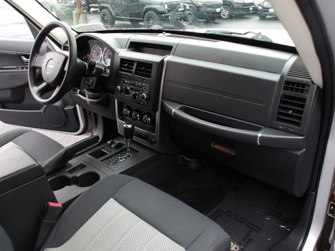 Used 2010 Jeep Liberty Sport AWD/4WD image 13