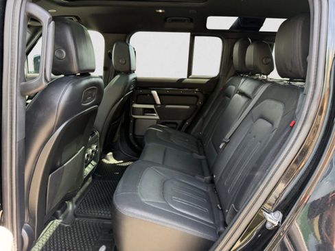 Used 2022 Land Rover Defender 110 X-Dynamic SE AWD/4WD image 17