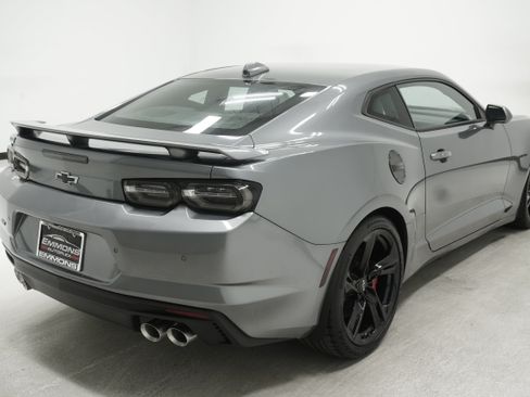 Used 2021 Chevrolet Camaro SS RWD image 4
