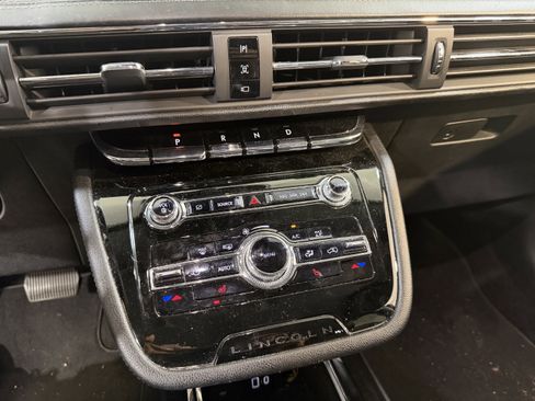 Used 2022 Lincoln Corsair FWD w/ Rear Removable Package Tray image 19