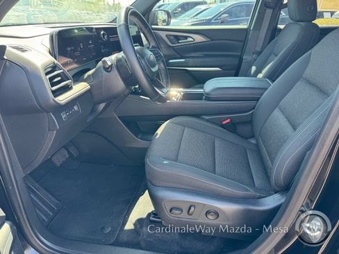 Used 2025 Chevrolet Traverse LT AWD/4WD image 12