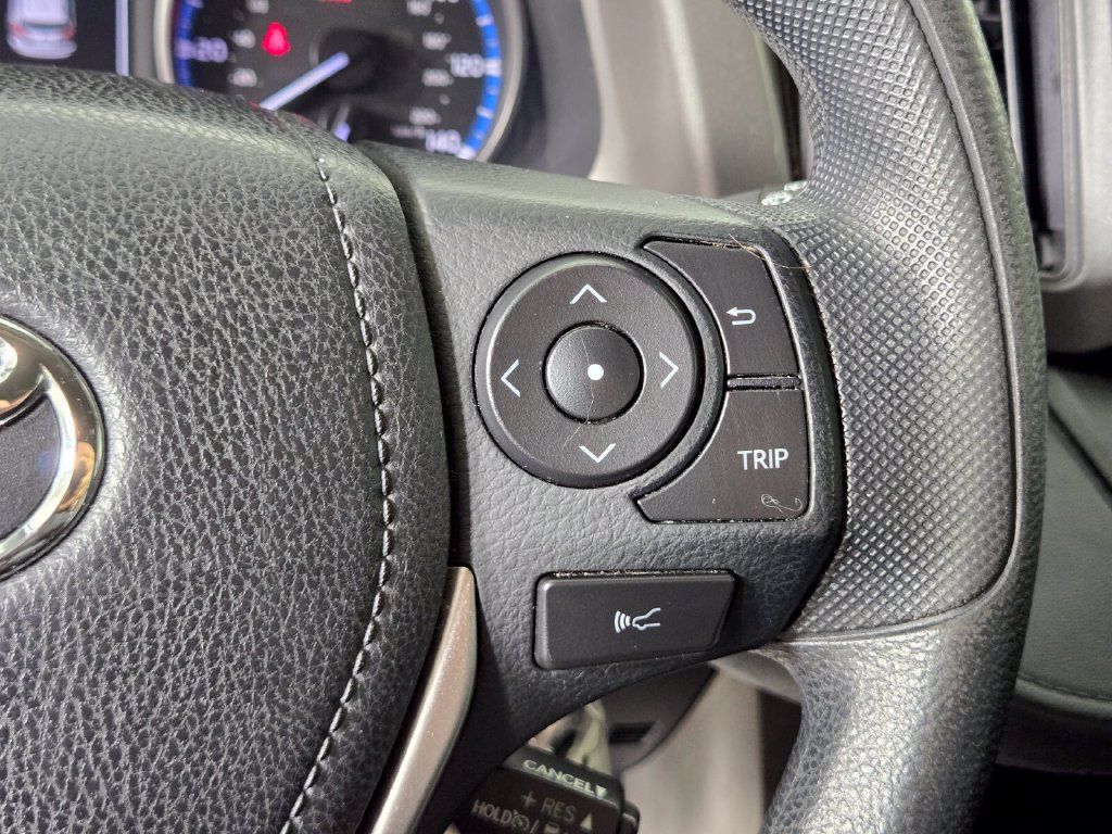 Used 2018 Toyota RAV4 LE w/ Carpet Mat Package FWD image 29
