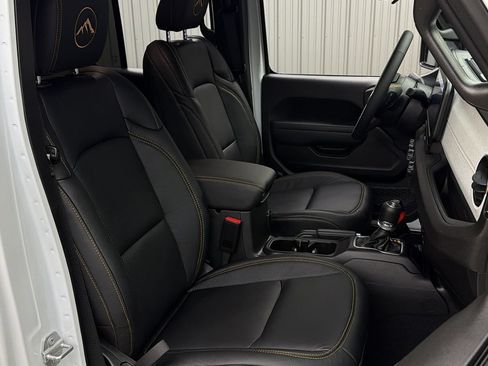 Used 2024 Jeep Wrangler Unlimited AWD/4WD image 35