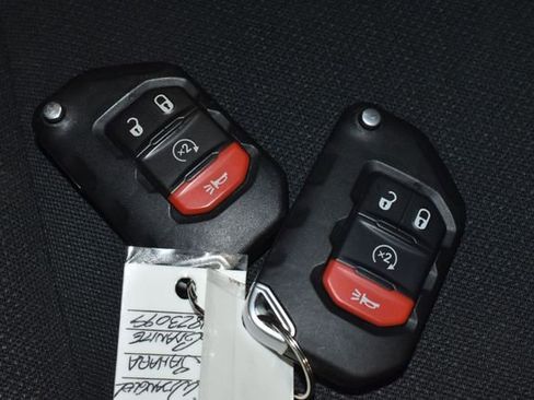 Used 2021 Jeep Wrangler Unlimited Sahara AWD/4WD image 33