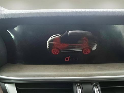 Used 2018 Alfa Romeo Stelvio Ti AWD/4WD image 21