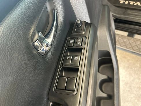 Used 2018 Nissan Titan SV w/ SV Convenience Package AWD/4WD image 41