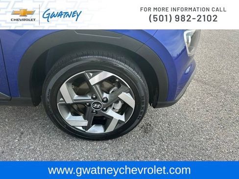 Used 2025 Hyundai Venue SEL FWD image 12