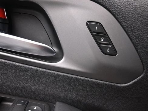 Used 2025 Chrysler Pacifica Select FWD image 14