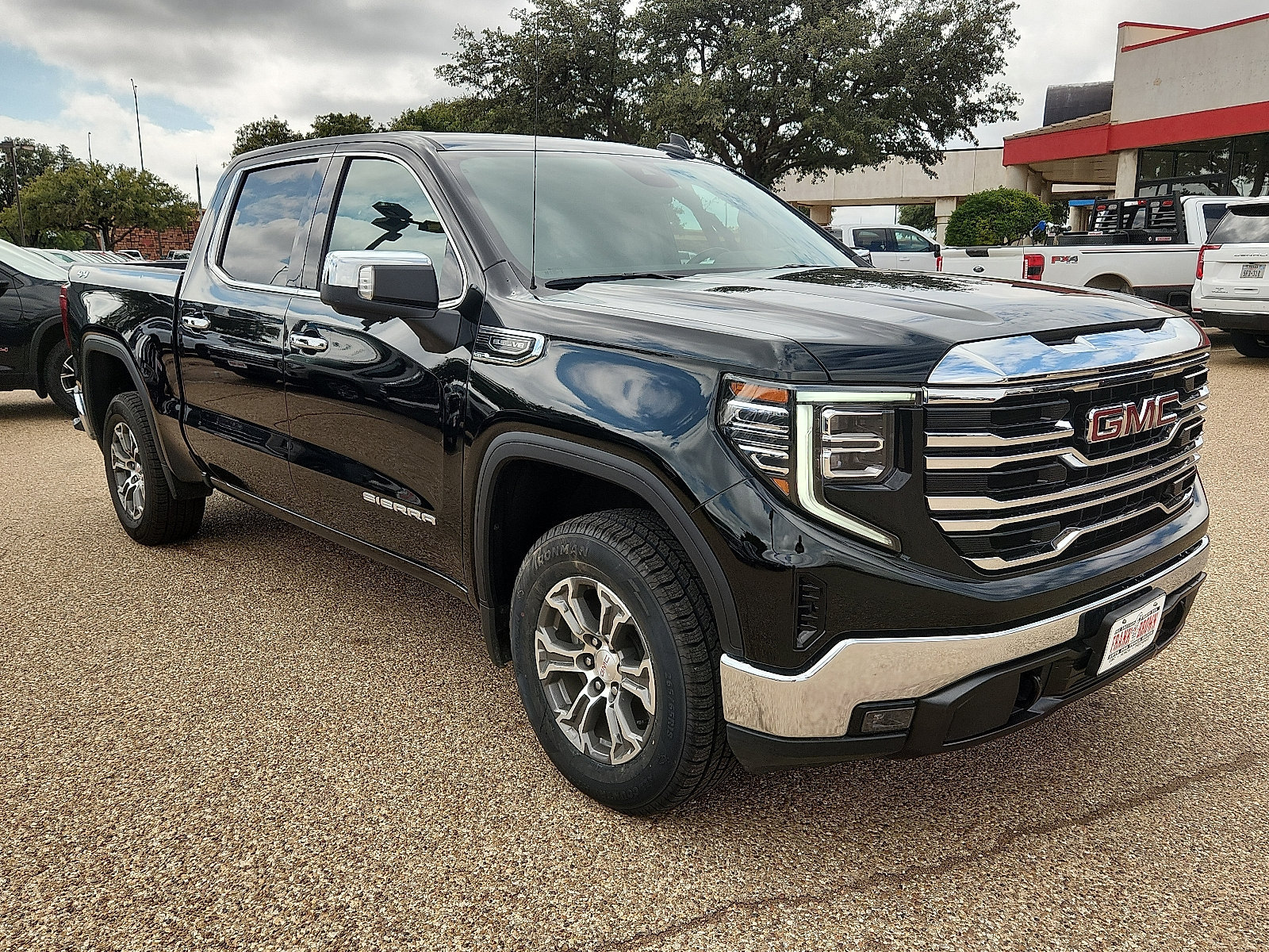 Used 2025 GMC Sierra 1500 SLT AWD/4WD image 7