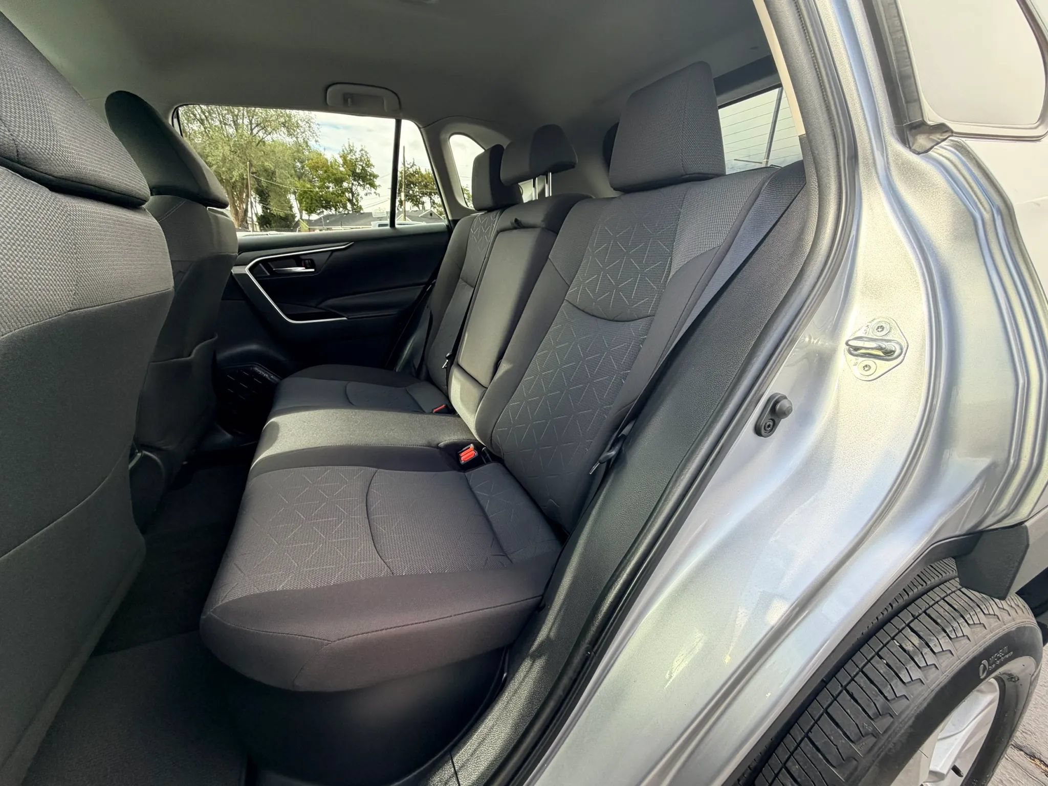Used 2021 Toyota RAV4 XLE w/ XLE Grade Weather Package AWD/4WD image 19