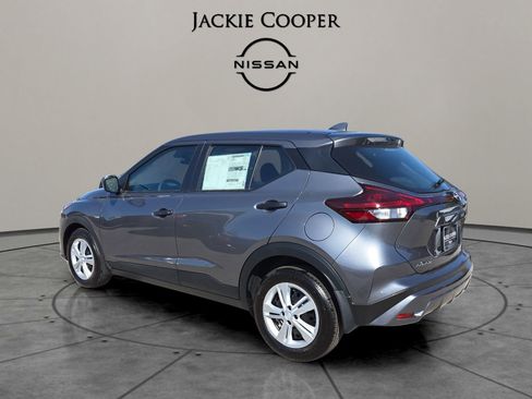 New 2025 Nissan Kicks Play S image 3