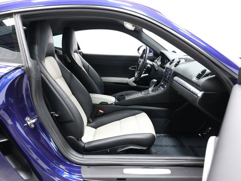 Used 2021 Porsche 718 Cayman RWD image 53