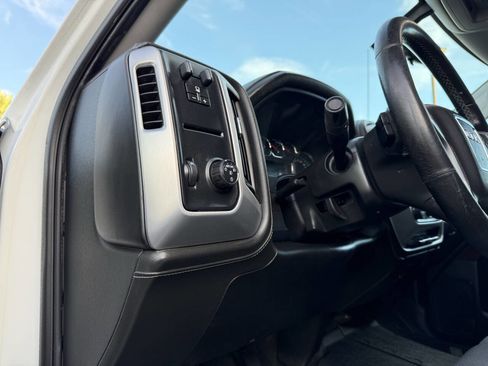 Used 2018 GMC Sierra 1500 SLE w/ SLE Value Package image 18