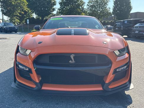 Used 2021 Ford Mustang Shelby GT500 w/ Carbon Fiber Track Pack RWD image 2