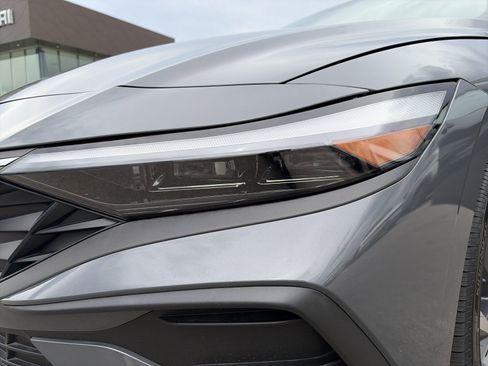 Certified 2025 Hyundai Elantra SEL FWD image 31