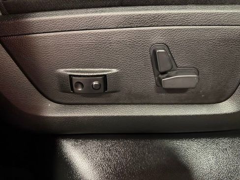 Used 2024 RAM 2500 Laramie w/ Night Edition image 30