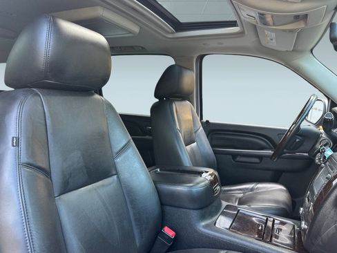 Used 2014 GMC Yukon XL Denali image 32