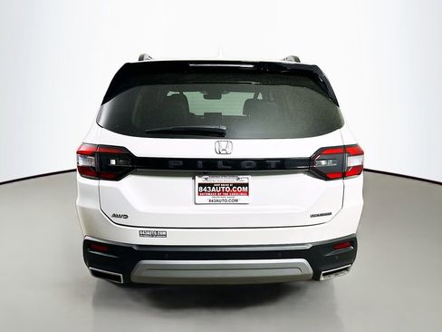 Used 2023 Honda Pilot Touring image 6