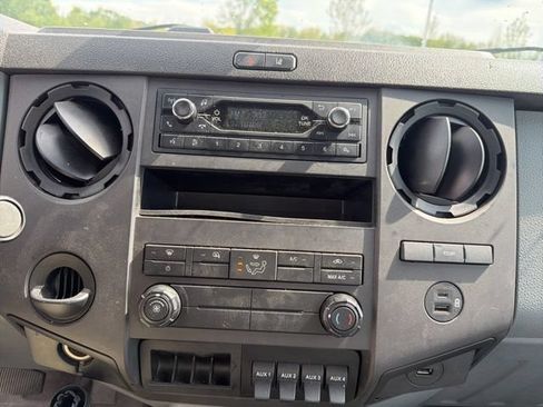 Used 2022 Ford F750 2WD Regular Cab Super Duty image 23