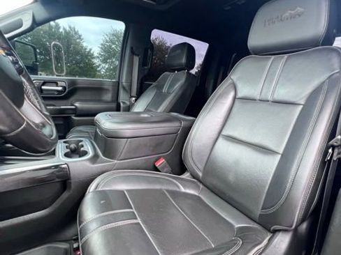 Used 2022 Chevrolet Silverado 2500 High Country w/ Technology Package image 9