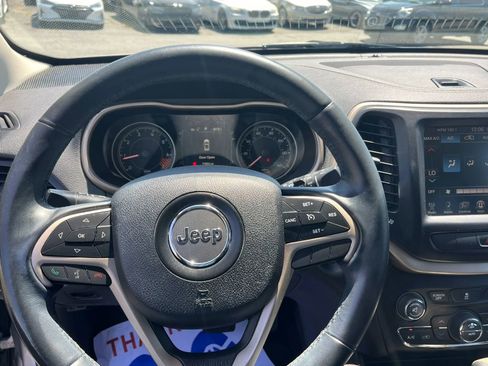 Used 2014 Jeep Cherokee Latitude w/ Comfort/Convenience Group FWD image 8