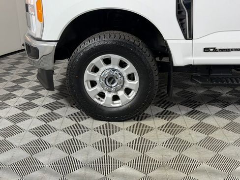 Used 2023 Ford F350 XLT w/ FX4 Off-Road Package image 11