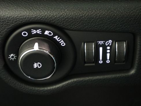 New 2026 Chrysler Pacifica Select image 34