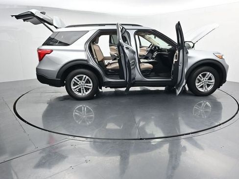 Certified 2022 Ford Explorer XLT w/ Equipment Group 202A AWD/4WD image 47