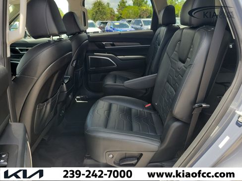 Certified 2022 Kia Telluride SX w/ SX Prestige Package AWD/4WD image 13