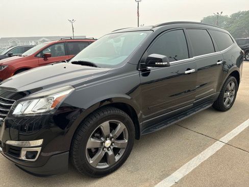 Used 2017 Chevrolet Traverse LT FWD image 1