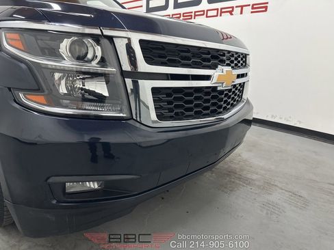 Used 2019 Chevrolet Suburban LT image 2