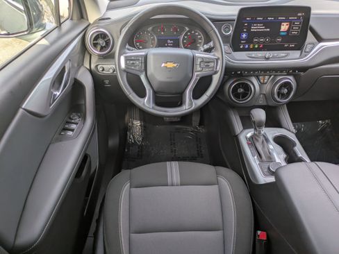 Used 2025 Chevrolet Blazer LT image 4