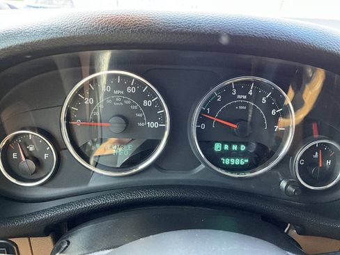 Used 2015 Jeep Wrangler Rubicon w/ Power Convenience Group AWD/4WD image 11
