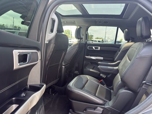 Used 2022 Ford Explorer XLT w/ Equipment Group 202A AWD/4WD image 31