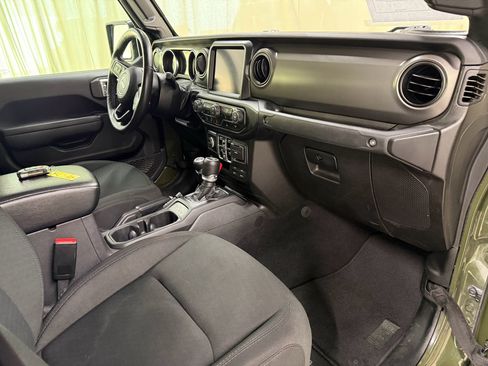 Used 2022 Jeep Gladiator Sport AWD/4WD image 27