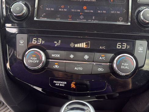 Used 2020 Nissan Rogue SV w/ Premium Package FWD image 34