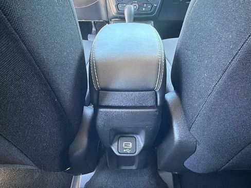 Used 2022 Jeep Renegade Latitude AWD/4WD image 25