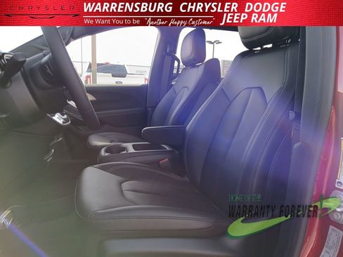 New 2026 Chrysler Pacifica Select image 12